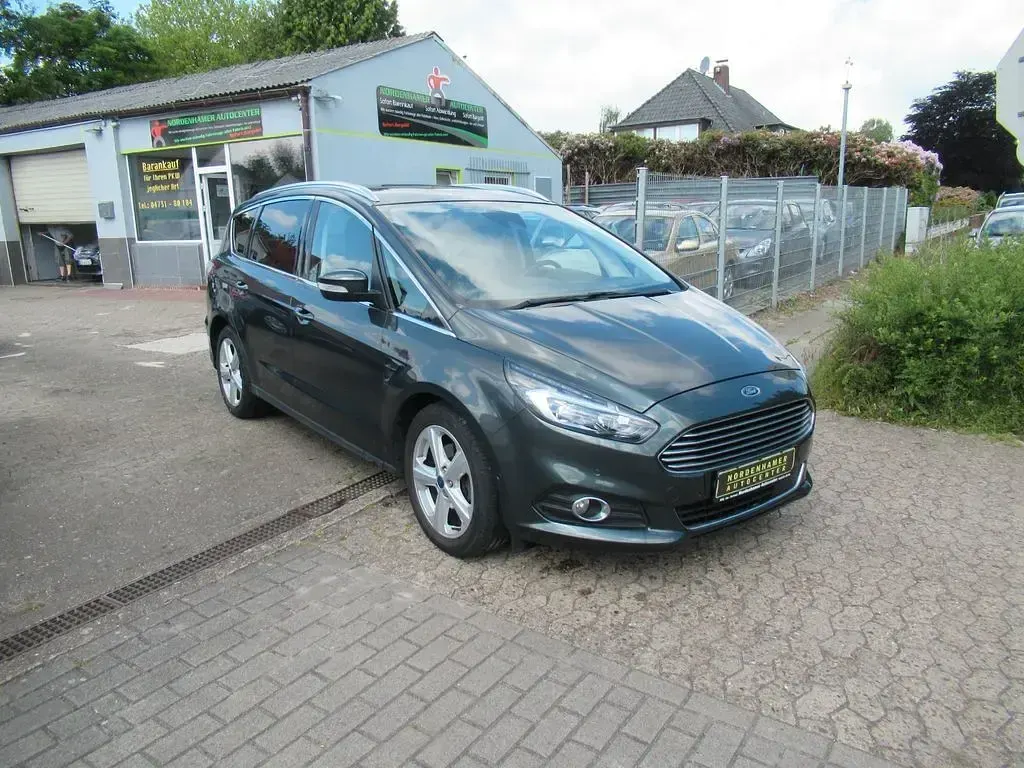 Gebraucht Ford S-MAX Business Edition 179 PS (131 kW) 2016 Grün Van / Kleinbus