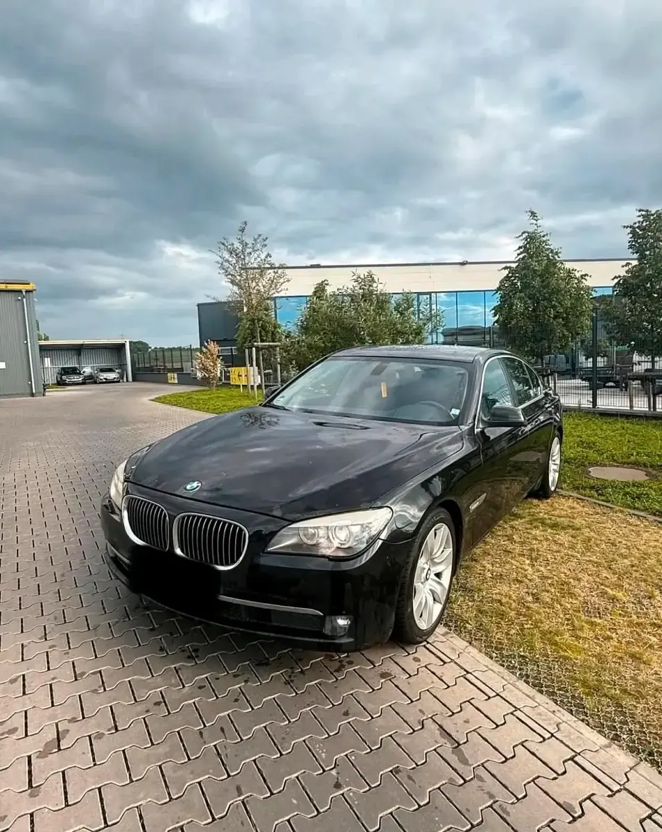 Gebraucht BMW 730 245 PS (180 kW) 2026 Schwarz Limousine