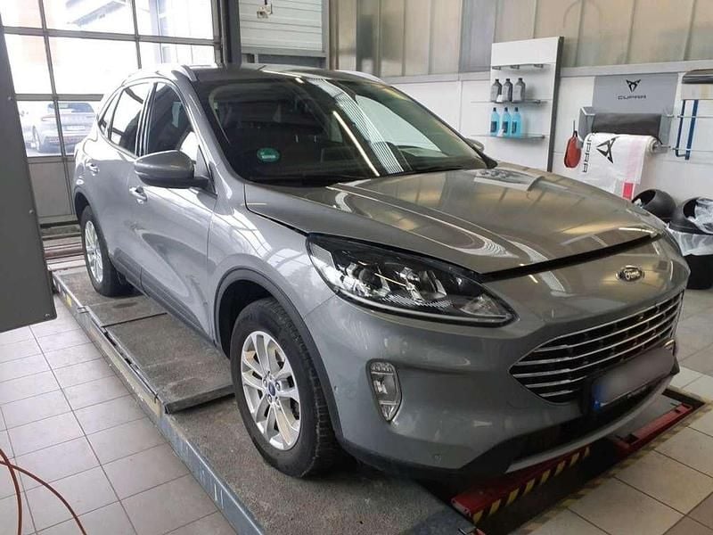 Usado Ford Kuga Titanium 224 HP (164 kW) 2022 Prateado SUV