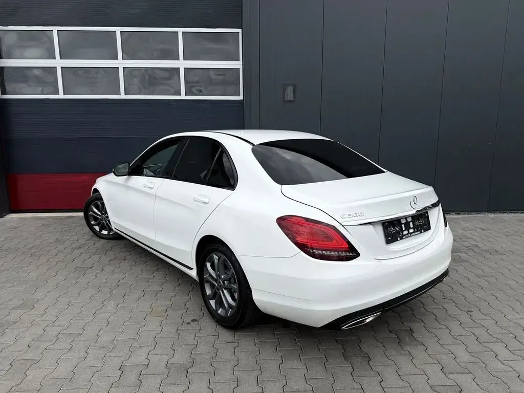 Gebraucht Mercedes C300 Night 258 PS (189 kW) 2019 Weiß Limousine