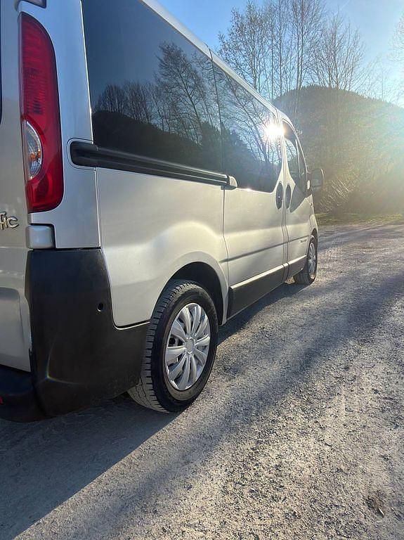 Second-hand Renault Trafic 204 CP (150 kW) 2008 Argintiu Monovolum