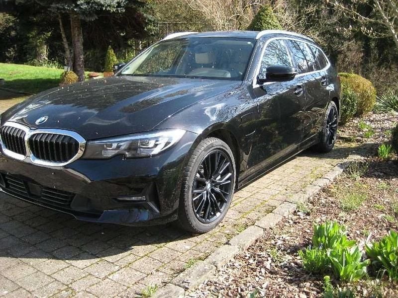 Gebraucht BMW 330e Advantage 184 PS (135 kW) 2020 Schwarz ii Kombi