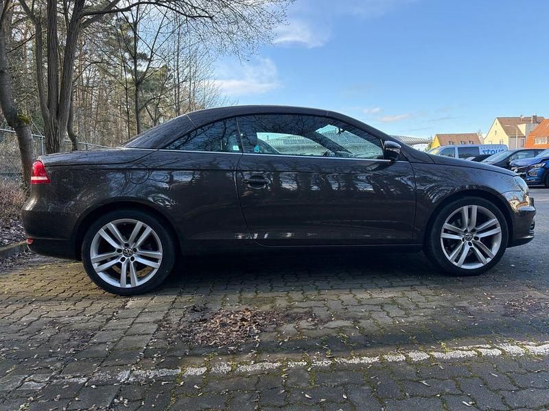 Gebraucht VW Eos 122 PS (89 kW) 2011 Braun Cabrio