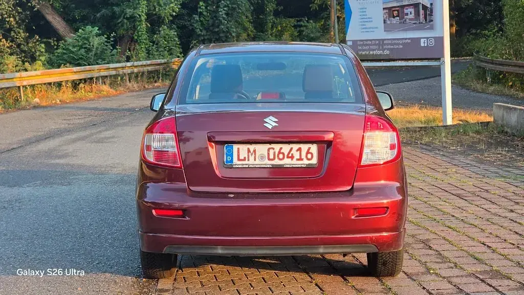 Gebraucht Suzuki SX4 107 PS (78 kW) 2010 Rot Limousine