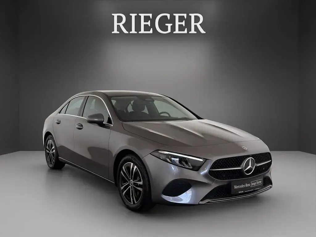 Gebraucht Mercedes A200 Progressive 163 PS (119 kW) 2025 Grau Limousine