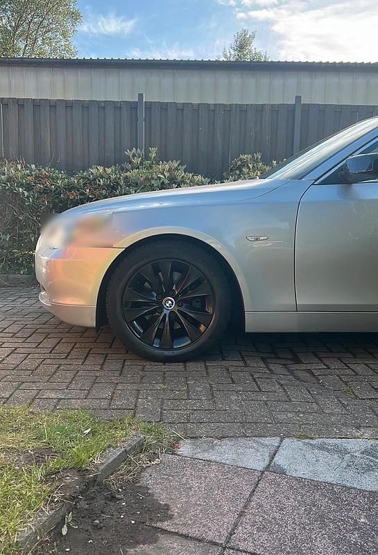 Gebraucht BMW 530 231 PS (169 kW) 2005 Silber Limousine