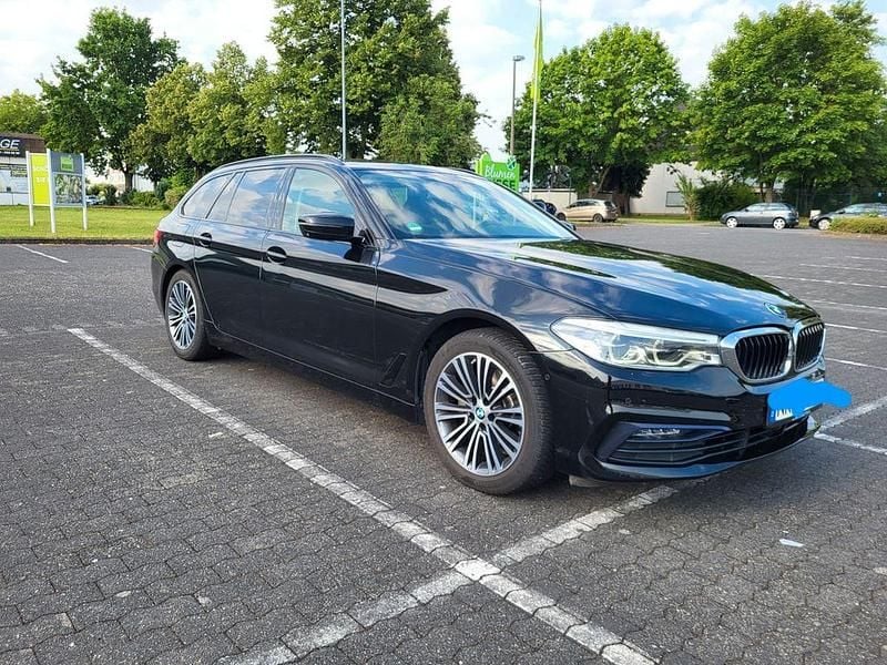 Schwarz Gebraucht 2018 BMW 520 Sport Line Kombi | 18.100 € (Guter Preis) - Bild 1/4