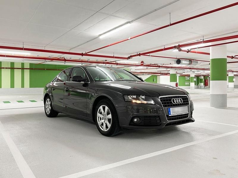 Grau Gebraucht 2009 Audi A4 Ambiente Limousine | 7.800 € (Fairer Preis) - Bild 1/4