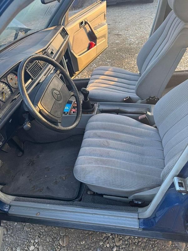 Gebraucht Mercedes 190 160 PS (117 kW) 1987 Blau Limousine