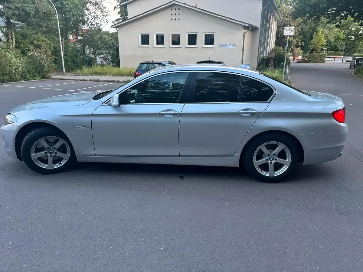 Gebraucht BMW 528 258 PS (189 kW) 2011 Silber Limousine