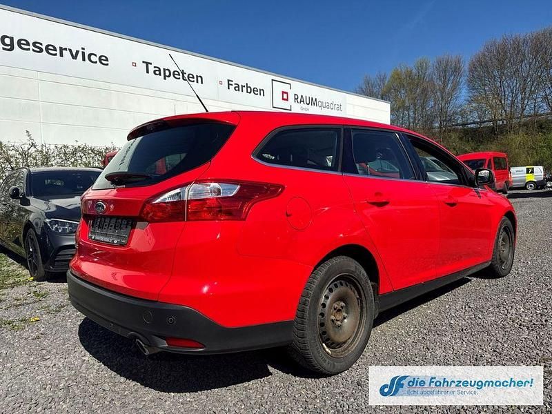 Gebraucht Ford Focus Titanium 140 PS (102 kW) 2013 Rot Limousine