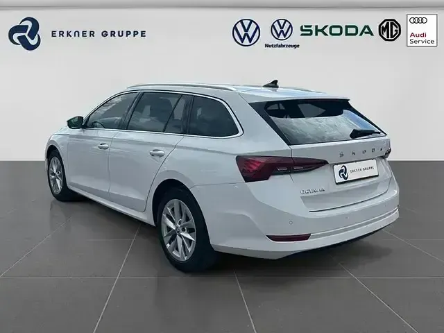 Gebraucht Skoda Octavia Style 116 PS (85 kW) 2023 Candyweiss Kombi