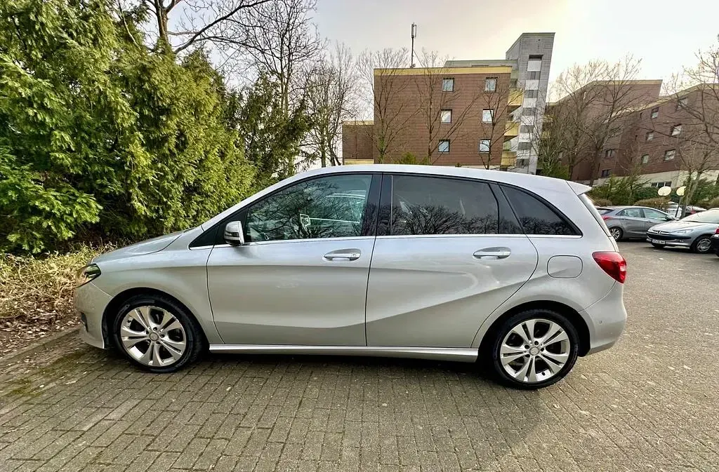 Gebraucht Mercedes B200 136 PS (100 kW) 2015 Silber Kleinwagen