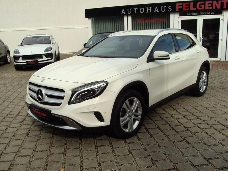 Gebraucht Mercedes GLA180 122 PS (89 kW) 2016 Weiß SUV