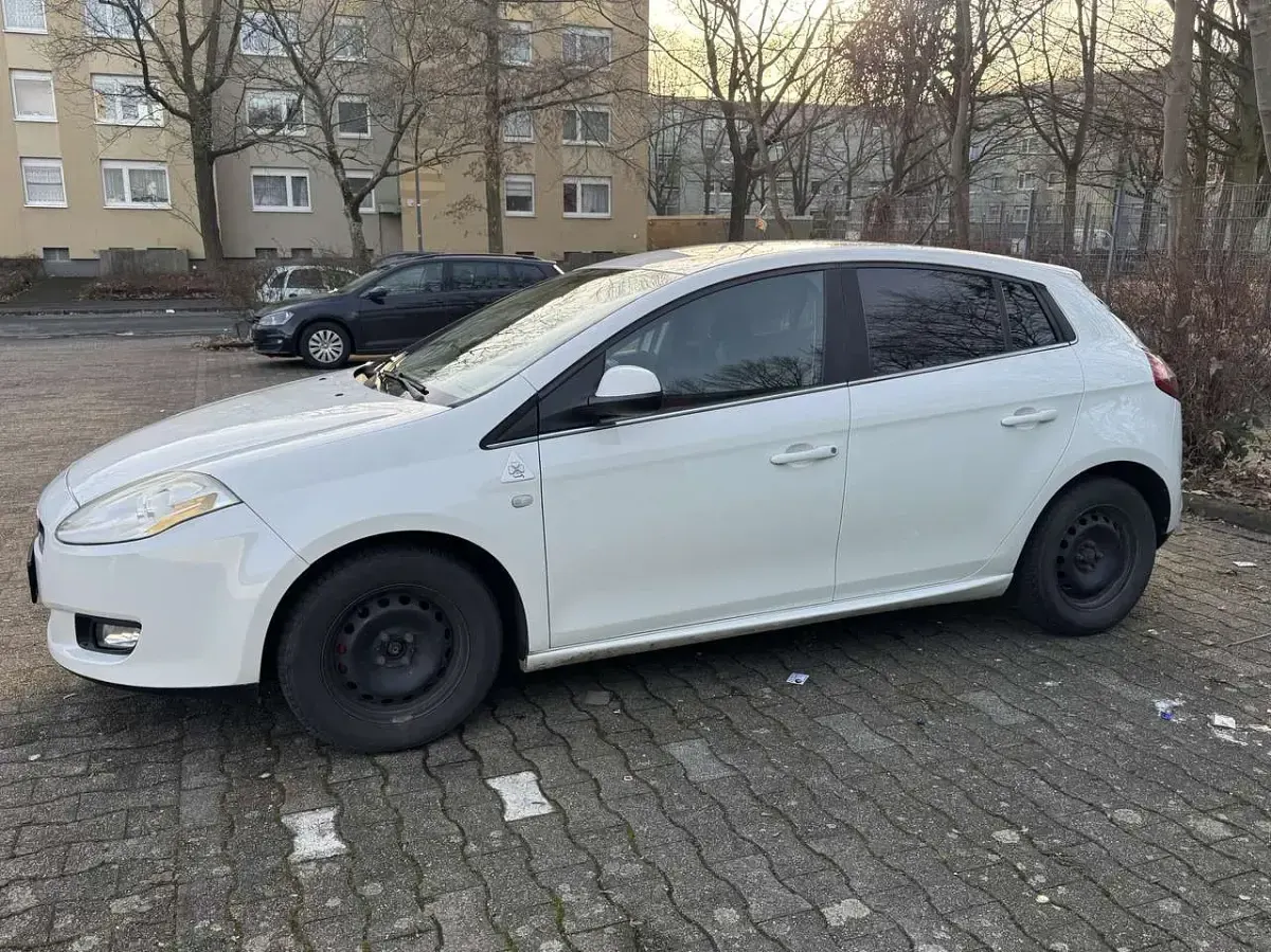 Gebraucht Fiat Bravo Dynamic 120 PS (88 kW) 2010 Weiß Kleinwagen