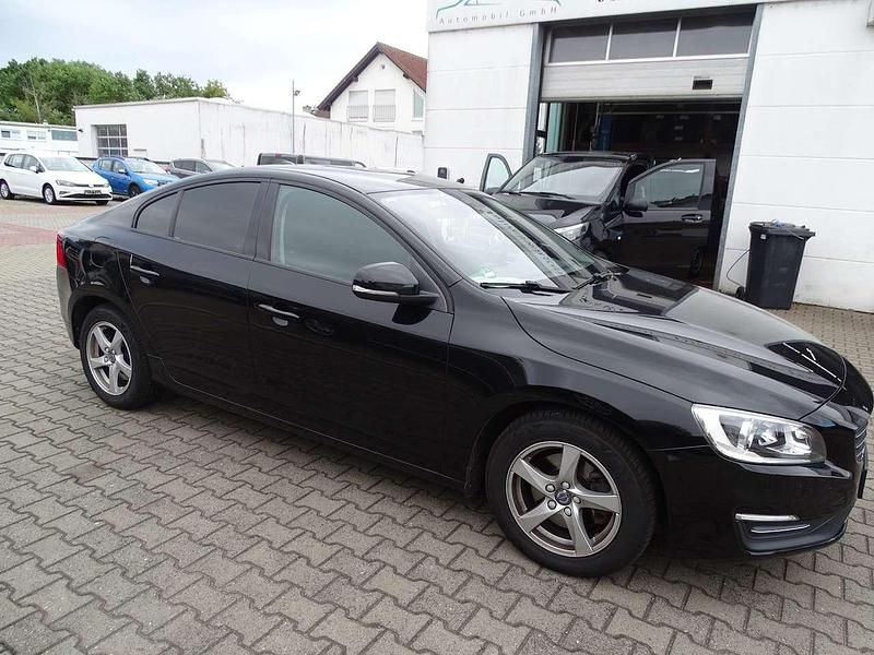 Gebraucht Volvo S60 Kinetic 150 PS (110 kW) 2015 Schwarz Limousine