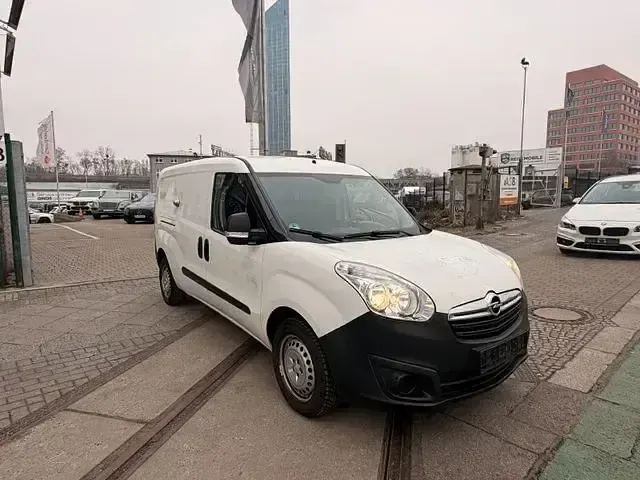 Używany Opel Combo 193 KM (141 kW) 2017 Biały Minivan