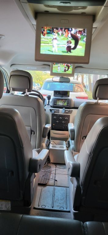Silber Gebraucht 2011 VW Routan Van / Kleinbus | 7.550 € - Bild 1/4