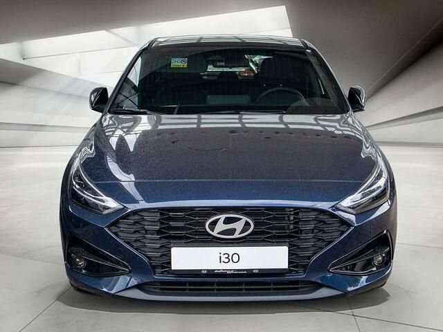 Gebraucht Hyundai i30 Advantage 101 PS (74 kW) 2024 Sailing blue / mic Limousine
