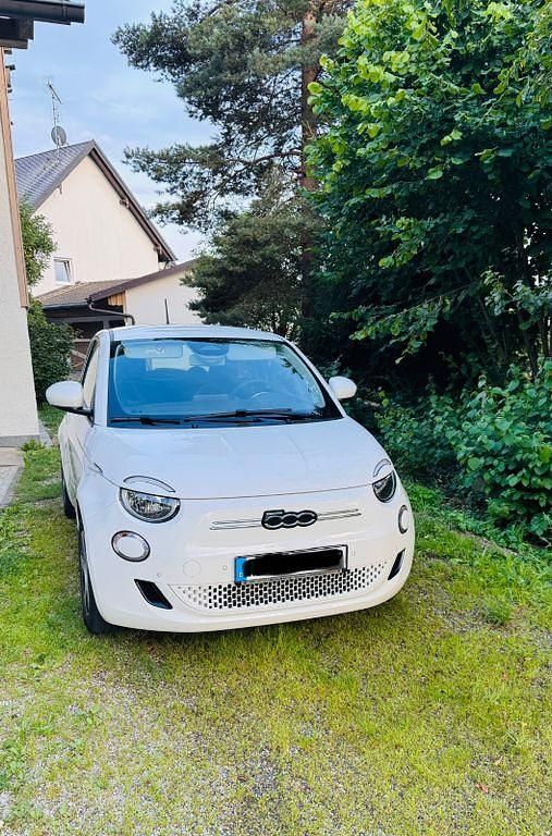 Weiß Gebraucht 2021 Fiat 500e Passion Kleinwagen | 15.500 € (Guter Preis) - Bild 1/4