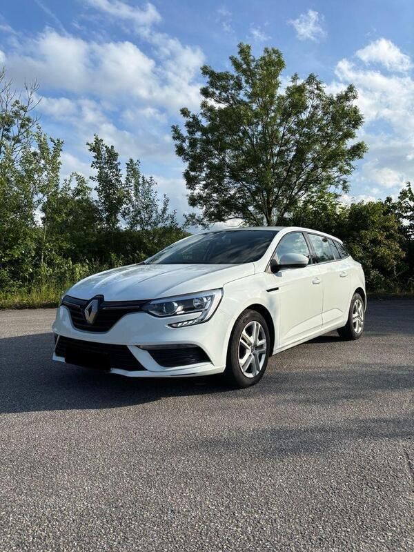 Weiß Gebraucht 2017 Renault Mégane GrandTour Play Kombi | 13.400 € (Etwas zu teuer) - Bild 1/4