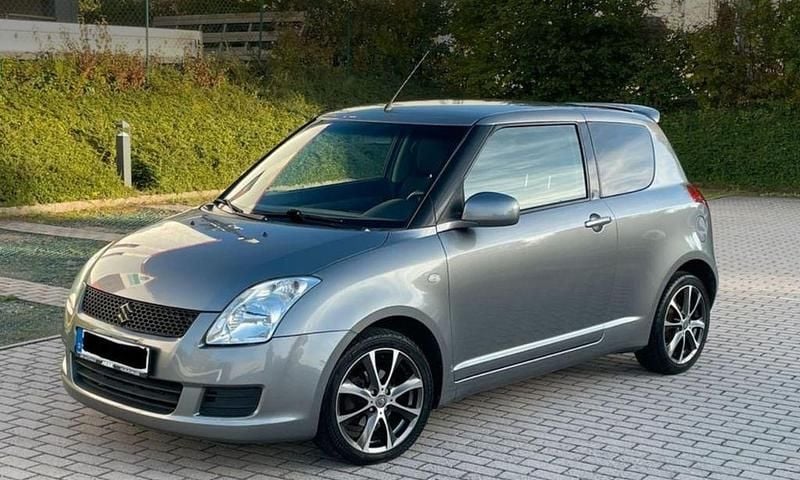 Grau Gebraucht 2009 Suzuki Swift Limousine | 2.800 € (Fairer Preis) - Bild 1/4