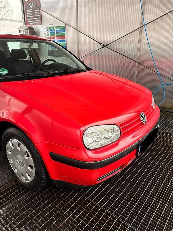 Gebraucht VW Golf IV 75 PS (55 kW) 2001 Rot Kleinwagen