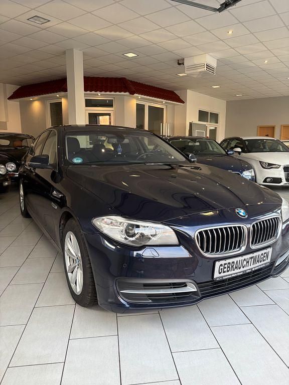 Blau Gebraucht 2013 BMW 520 Limousine | 14.995 € (Teuer) - Bild 1/4