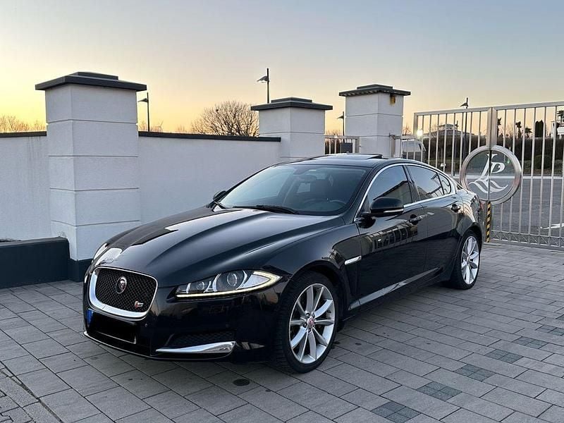 Gebraucht Jaguar XF S 275 PS (202 kW) 2015 Schwarz Limousine