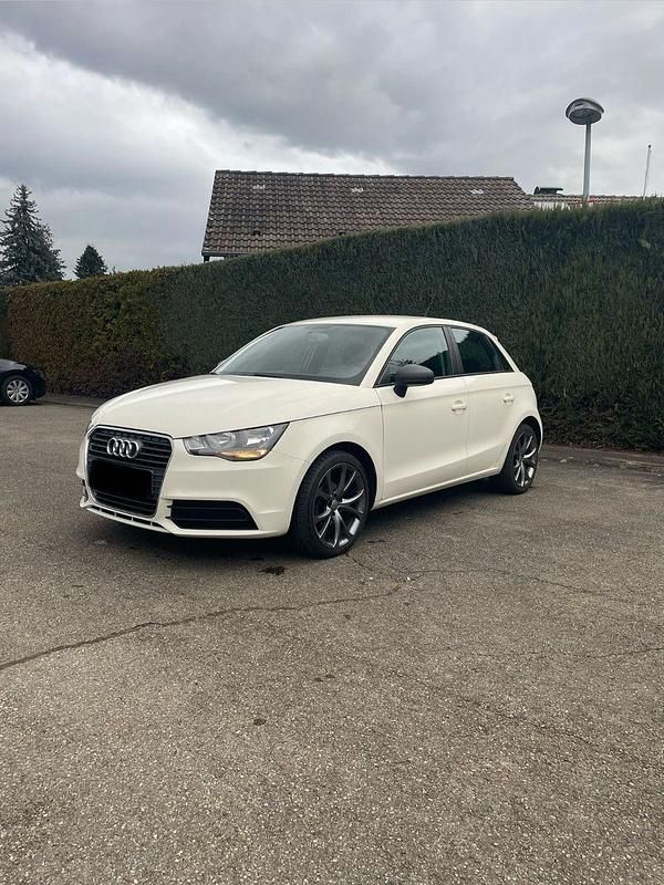 Gebraucht Audi A1 Sportback Attraction 86 PS (63 kW) 2014 Weiß Kleinwagen