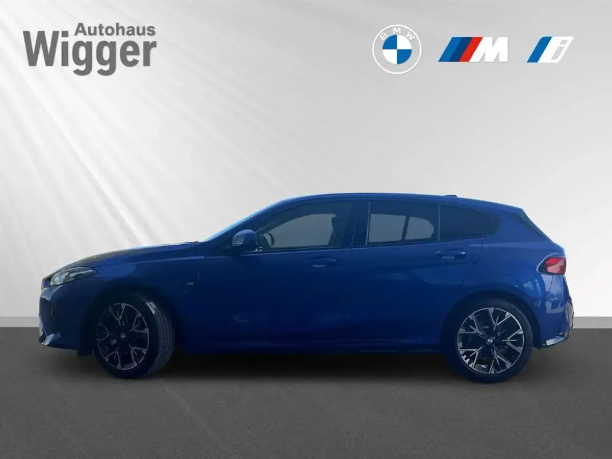 Gebraucht BMW 120 M Sport 163 PS (119 kW) 2025 Portimao blau metallic Kleinwagen