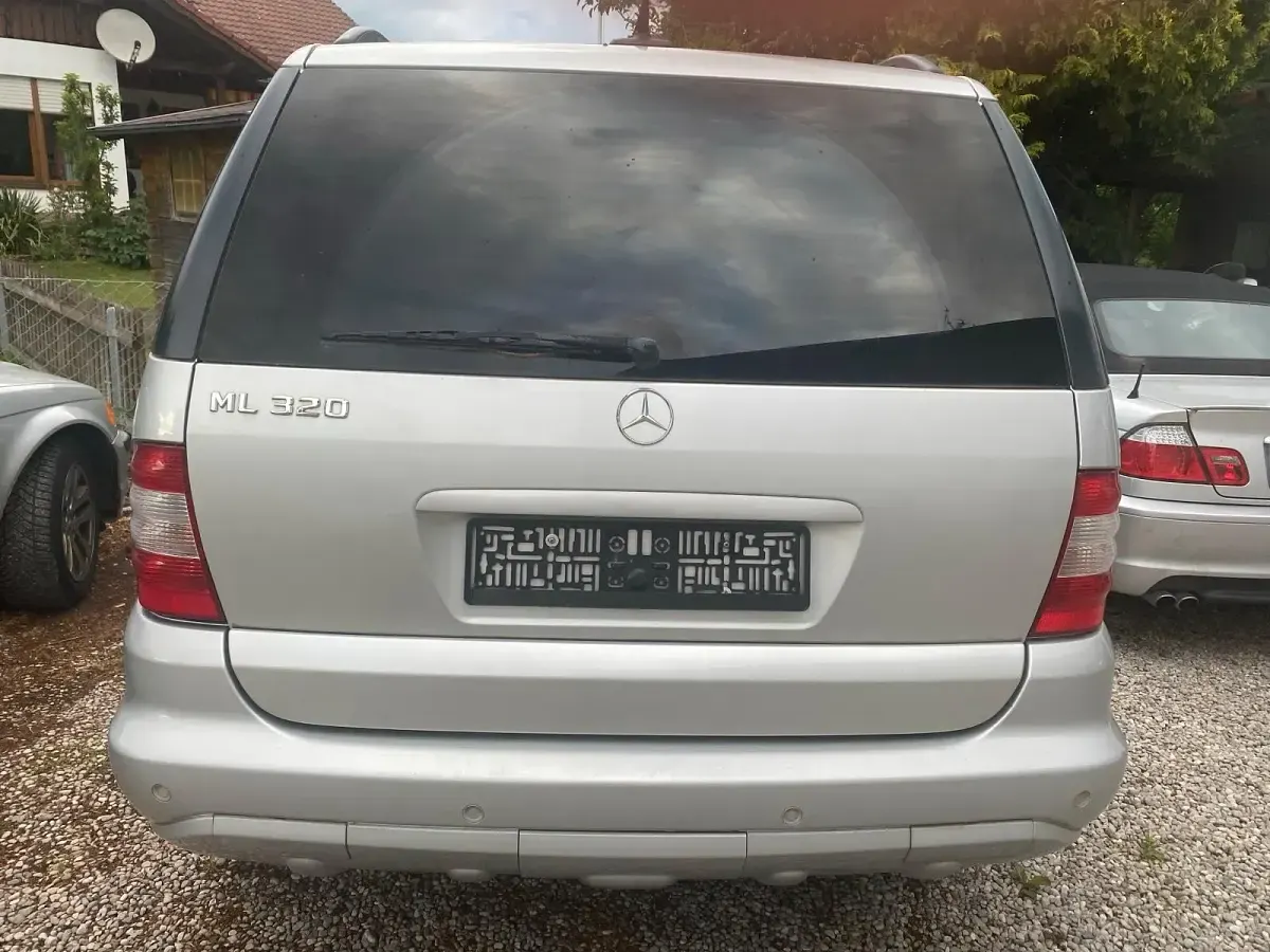 Gebraucht Mercedes ML320 218 PS (160 kW) 2002 Silber SUV