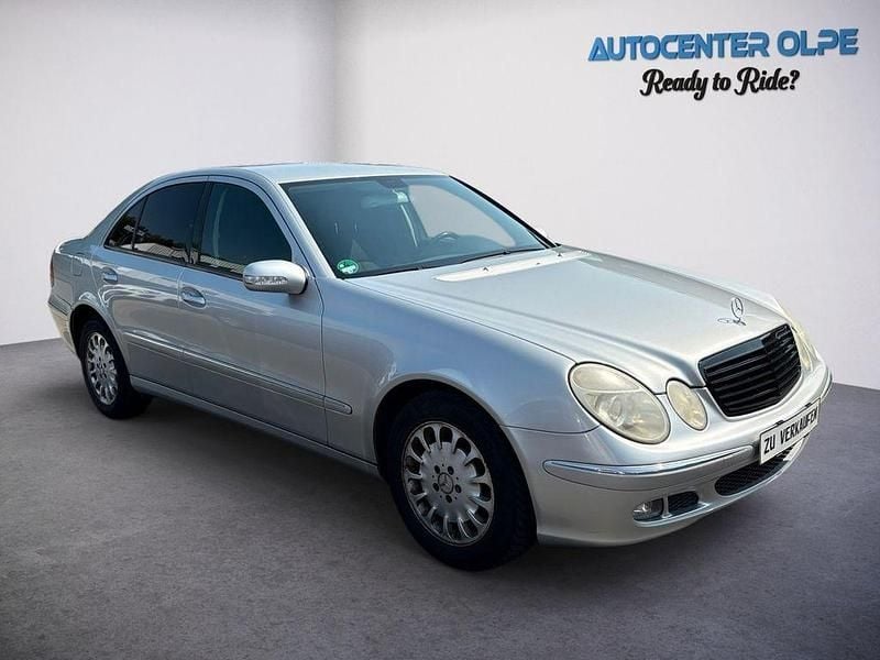 Silber Gebraucht 2005 Mercedes E200 Limousine | 2.299 € (Guter Preis) - Bild 1/4