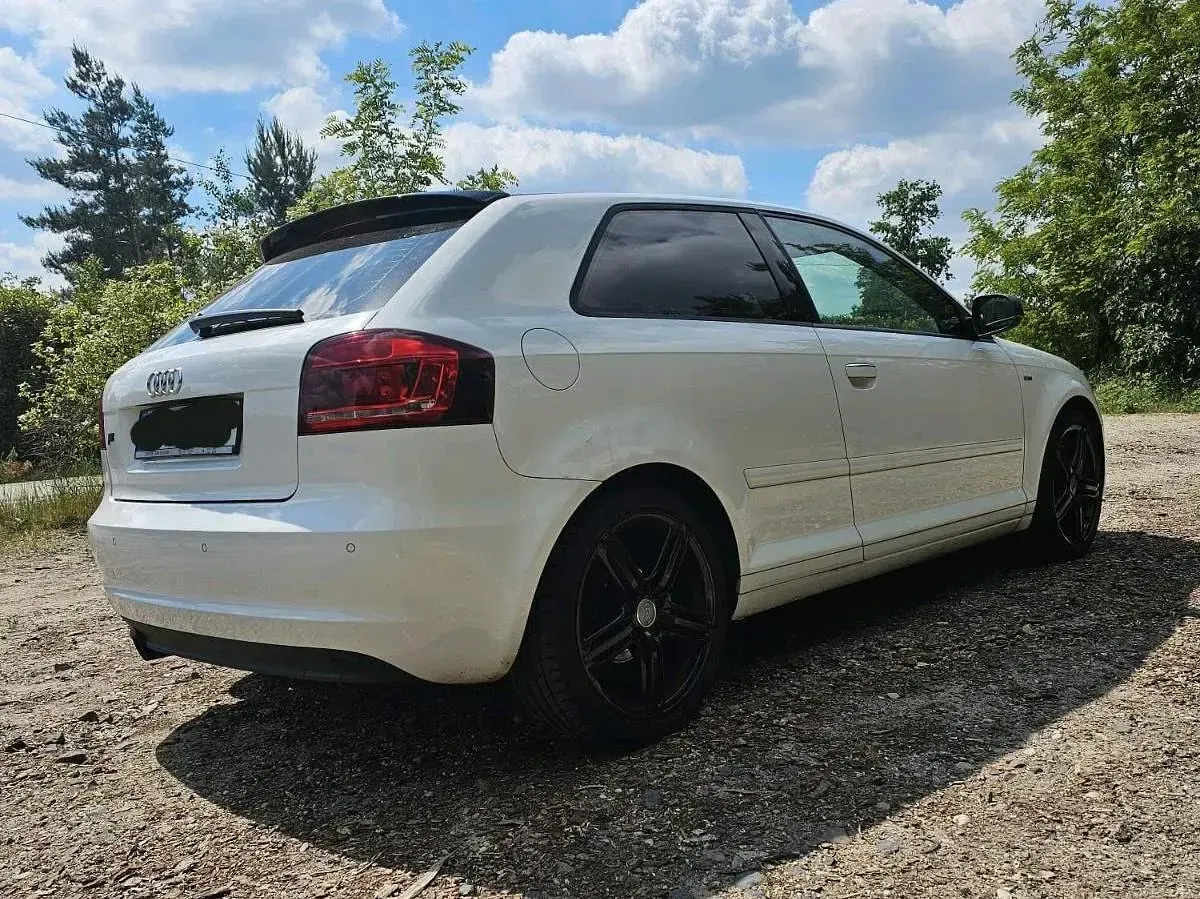 Gebraucht Audi A3 105 PS (77 kW) 2011 Weiß Kleinwagen