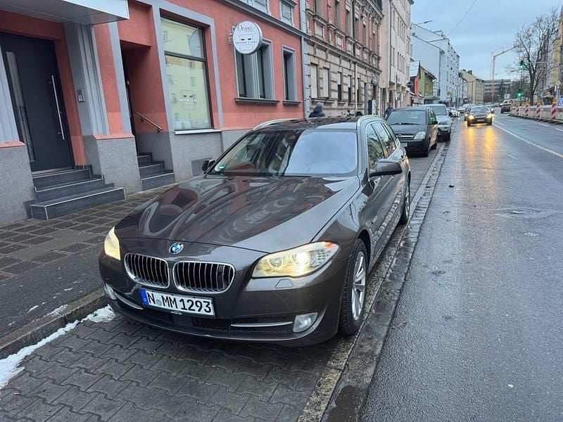 Braun Gebraucht 2013 BMW 525 Kombi | 9.900 € (Guter Preis) - Bild 1/4