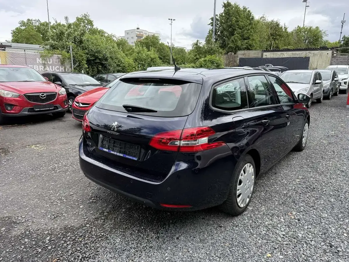 Gebraucht Peugeot 308 Active 131 PS (96 kW) 2019 Farbe encreblau Kombi