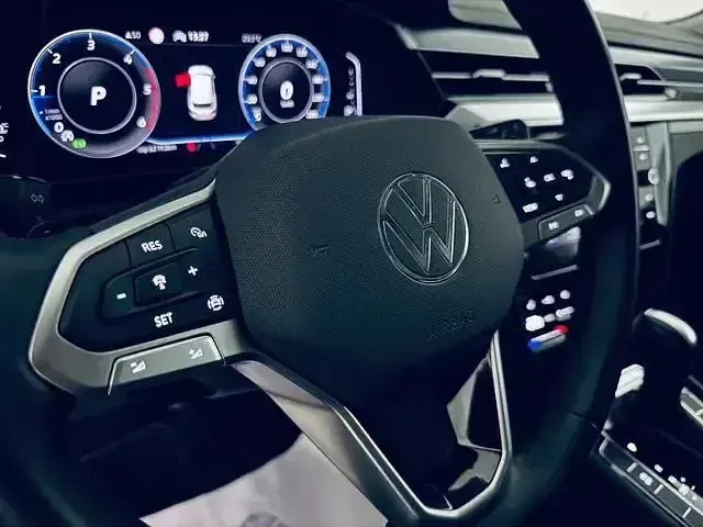 Gebraucht VW Arteon 150 PS (110 kW) 2022 Mondsteingrau Kombi