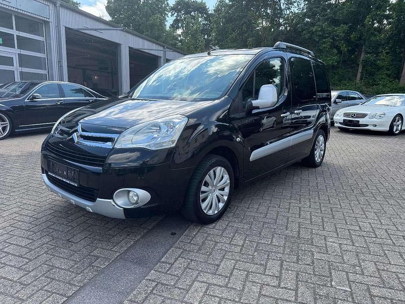Gebraucht Citroën Berlingo SELECTION 92 PS (67 kW) 2011 Lack onyx schwarz/deckende Van / Kleinbus