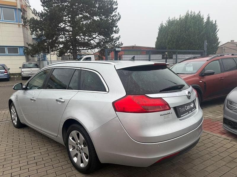 Gebraucht Opel Insignia 140 PS (102 kW) 2010 Silber Kombi