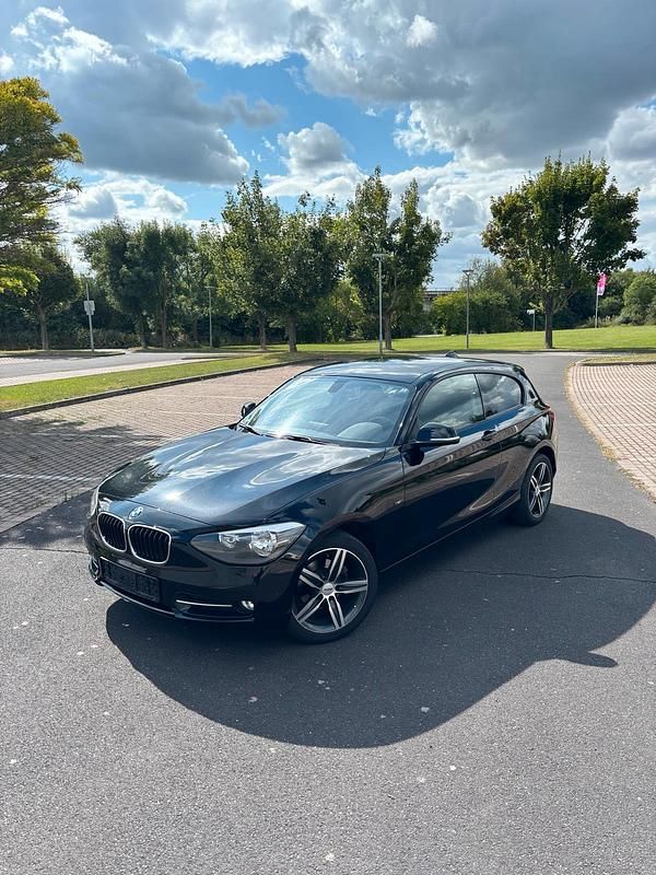 Schwarz Gebraucht 2013 BMW 116 Sport Line Kleinwagen | 9.000 € (Fairer Preis) - Bild 1/4