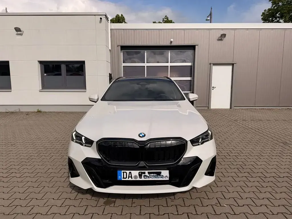 Gebraucht BMW 520 Performance 197 PS (144 kW) 2024 Weiß Kombi