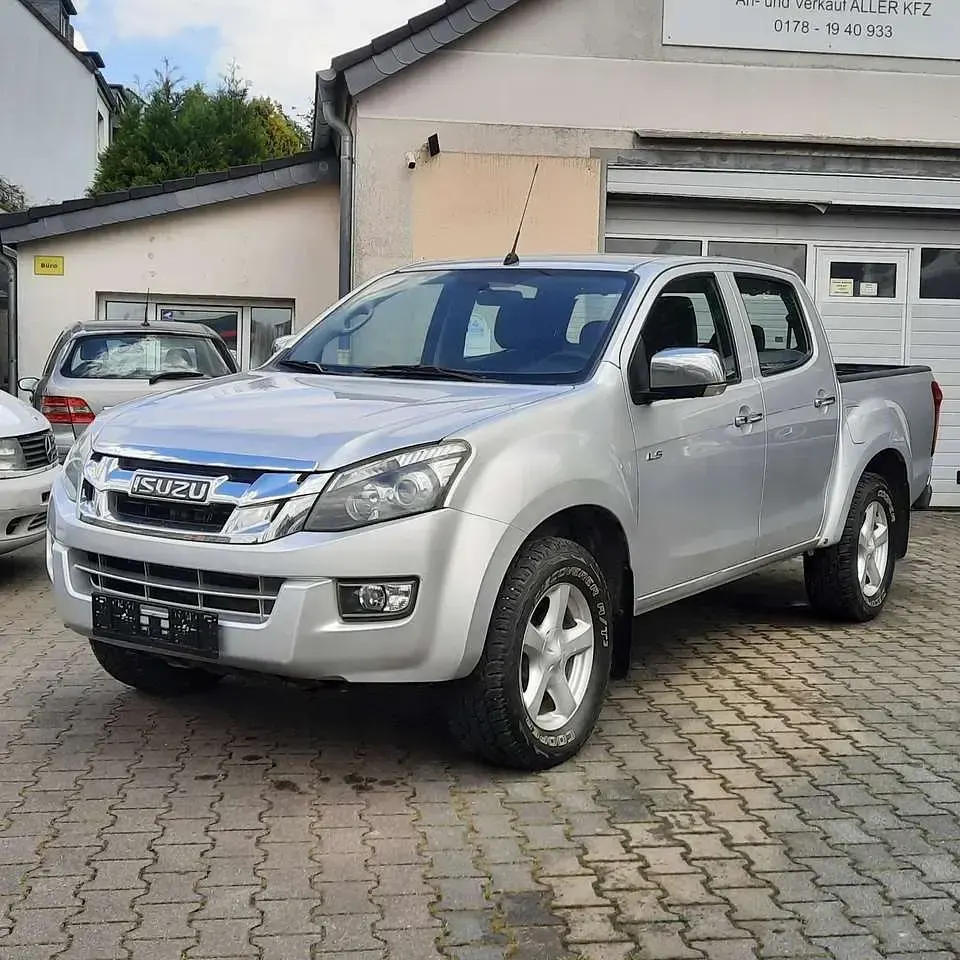 Second-hand Isuzu D-Max 163 CP (119 kW) 2015 Argintiu SUV