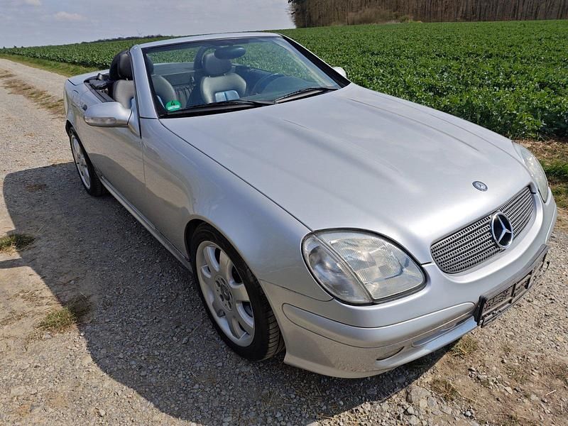Silber Gebraucht 2000 Mercedes SLK320 Cabrio | 6.700 € - Bild 1/4