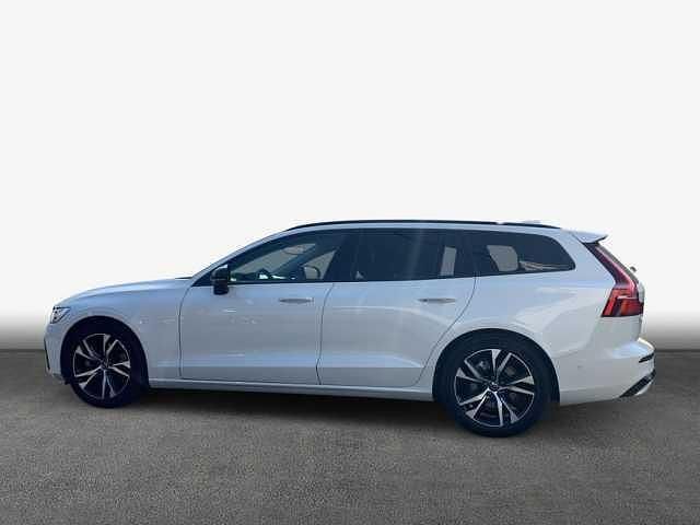 Gebraucht Volvo V60 145 PS (106 kW) 2025 Kombi