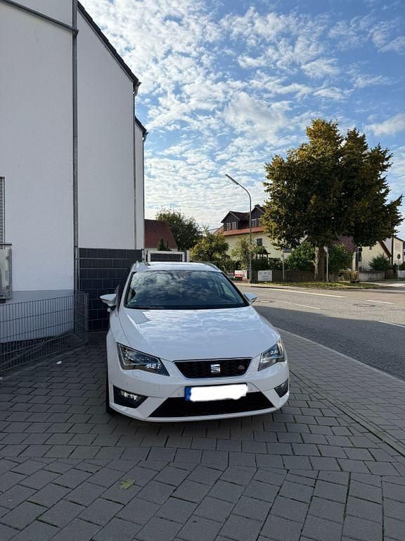 Weiß Gebraucht 2016 Seat Leon ST FR Kombi | 13.200 € (Fairer Preis) - Bild 1/4