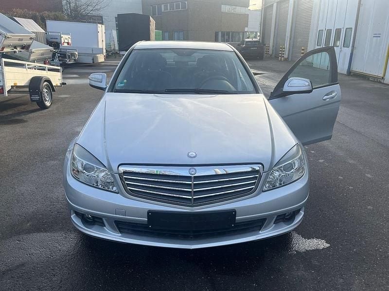 Silber Gebraucht 2007 Mercedes C200 Classic Limousine | 7.990 € (Fairer Preis) - Bild 1/4