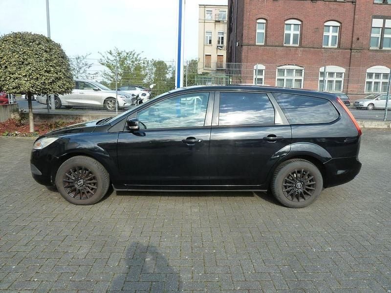 Second-hand Ford Focus 101 CP (74 kW) 2010 Negru Berlinǎ