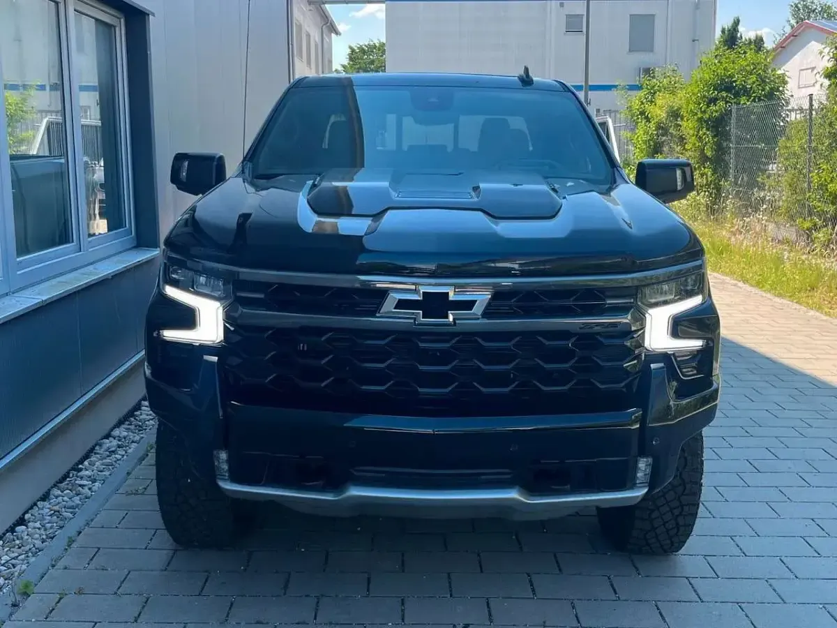 Neu Chevrolet Silverado 309 PS (227 kW) 2025 Schwarz SUV