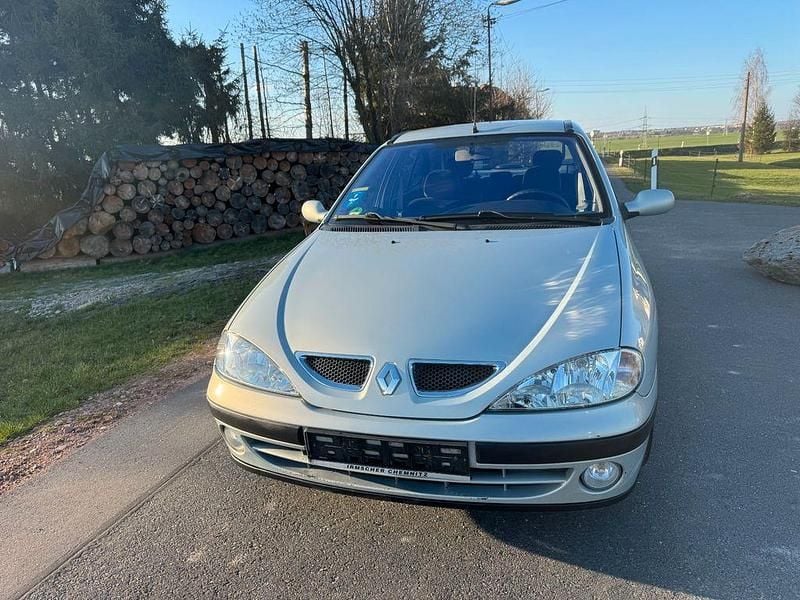 Gebraucht Renault Mégane 95 PS (69 kW) 2001 Grau Limousine