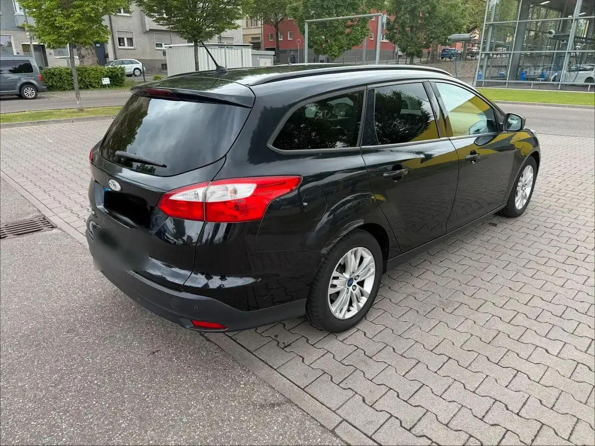 Usado Ford Focus 95 CV (69 kW) 2011 Negro Familiar